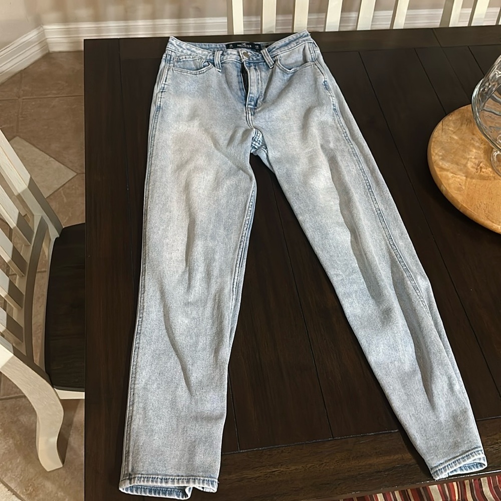 Hollister Ultra high rise mom Jean